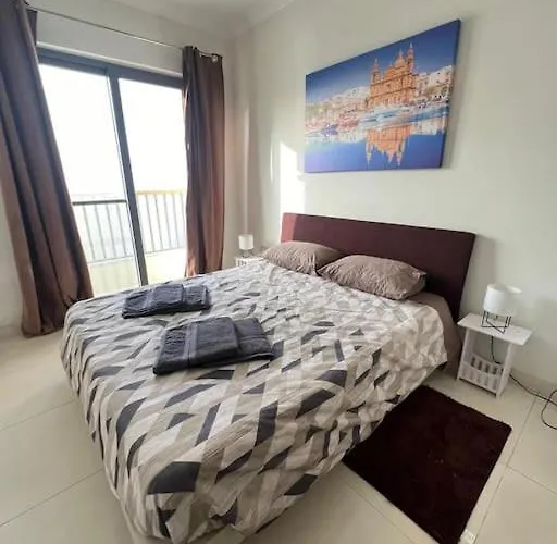 2 Bedroom Apartment - 5 Mins From The Sea
