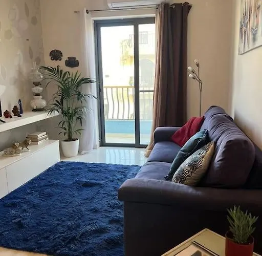 2 Bedroom Apartment - 5 Mins From The Sea