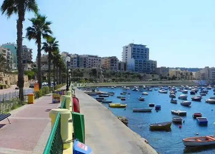 2 Bedroom Apartment - 5 Mins From The Sea