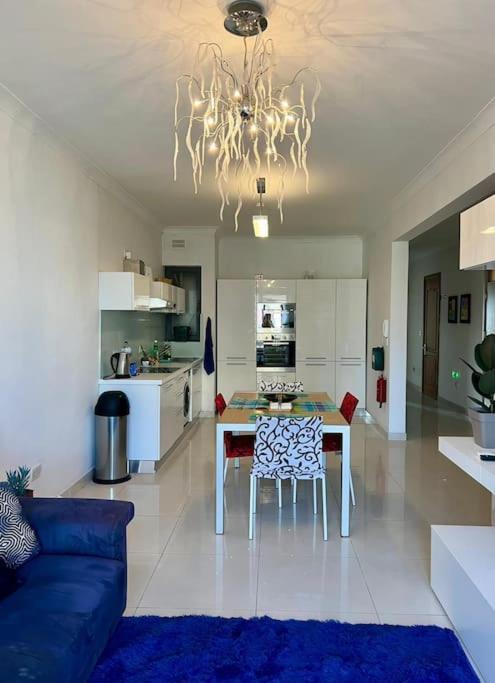 Apartment 2 Bedroom - 5 Mins From The Sea *